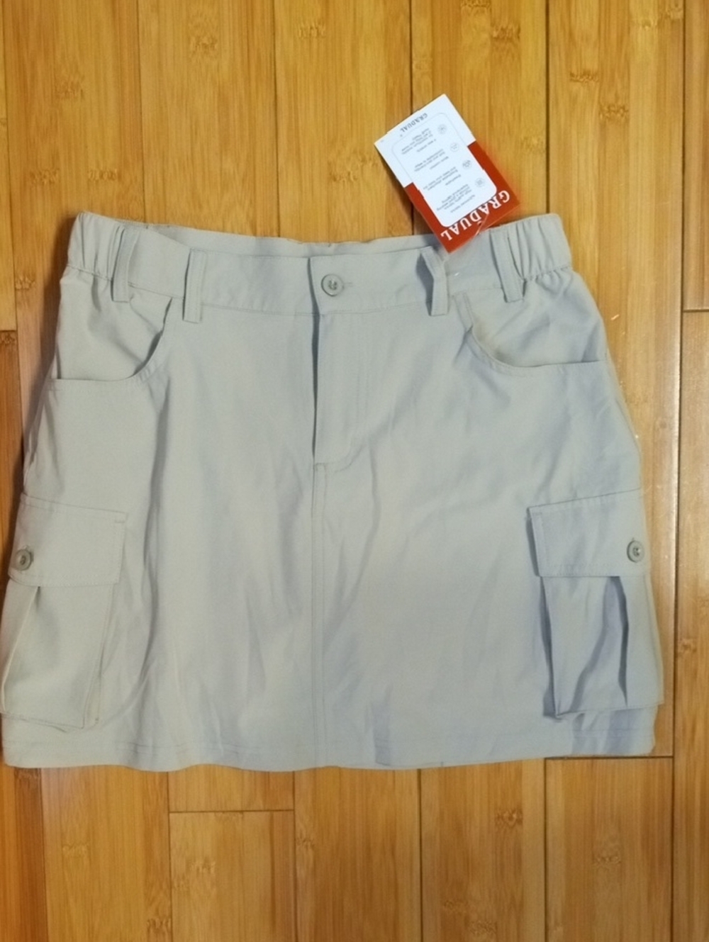 NWT Gradual Women's Cargo Skort with Pockets. Size Small.